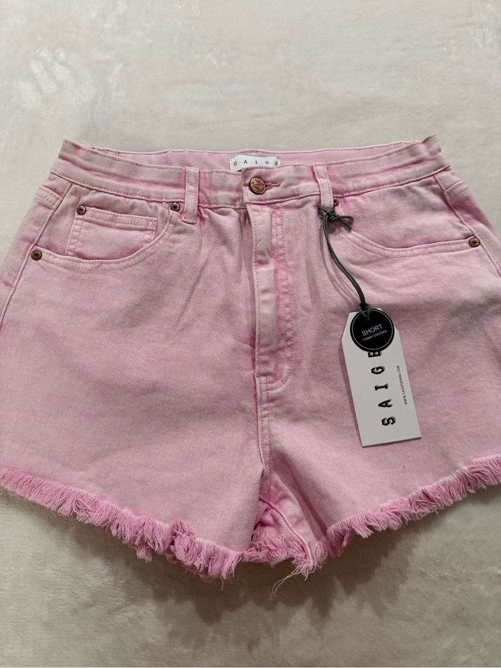 Saige Women’s NEW Pink Denim Shorts Size Large E16